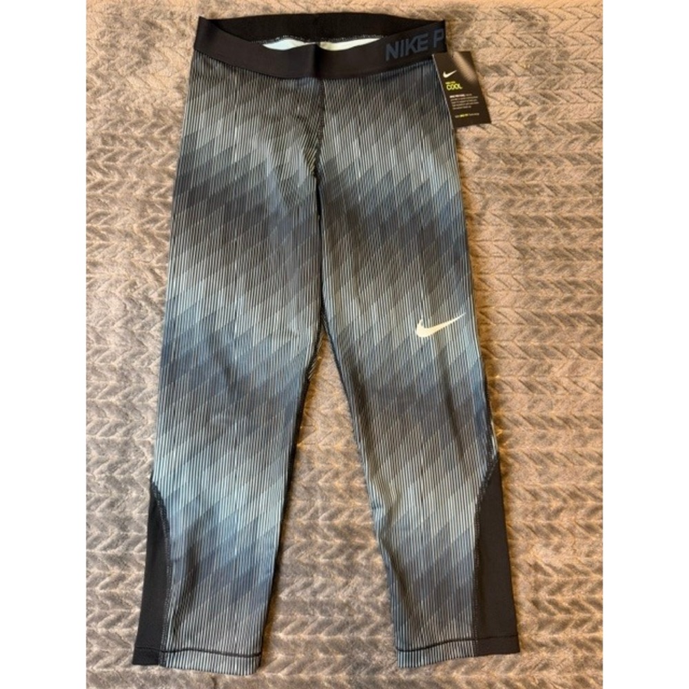 Nike Pro NWT Cool Dri-FIT Women Crop Training Tights Grey Blk Stripe Medium 0082